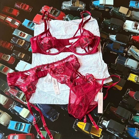 Victorias Secret Red Rose Embroiled Matching 3 Piece Set Lingerie - Picture 4 of 5